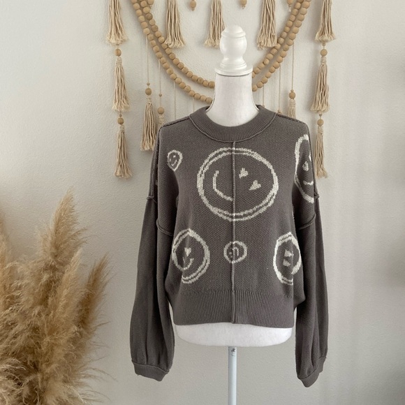 SO juniors happy face sweater grey knit crew neck oversize dolman sleeve medium - Picture 1 of 17